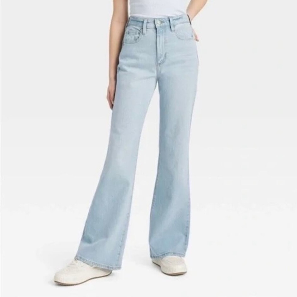 Universal Threads Light Wash Women's High Rise Flare Jeans